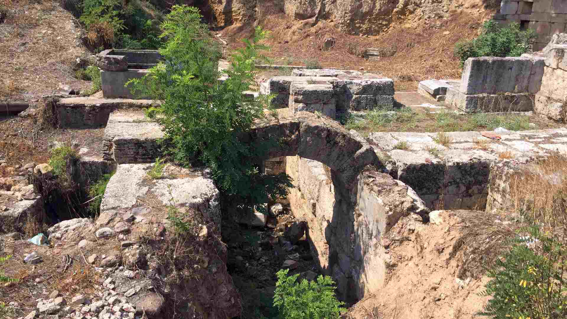 Roman ruins- the Theater of Philadelphia