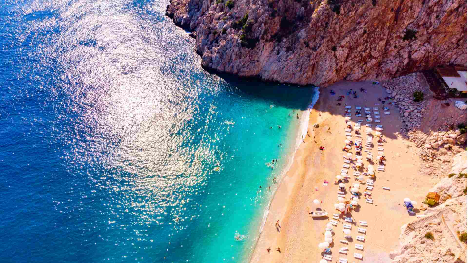 Turquoise water during the whole year