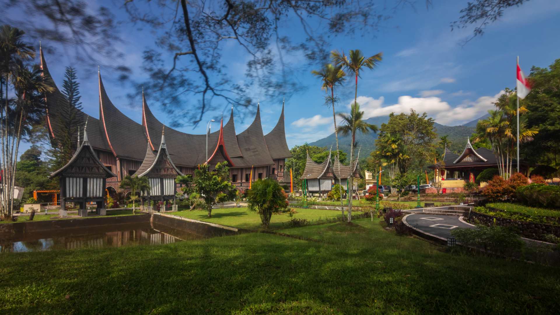 Rumah Tenun Pusako in Pandai Sikek
