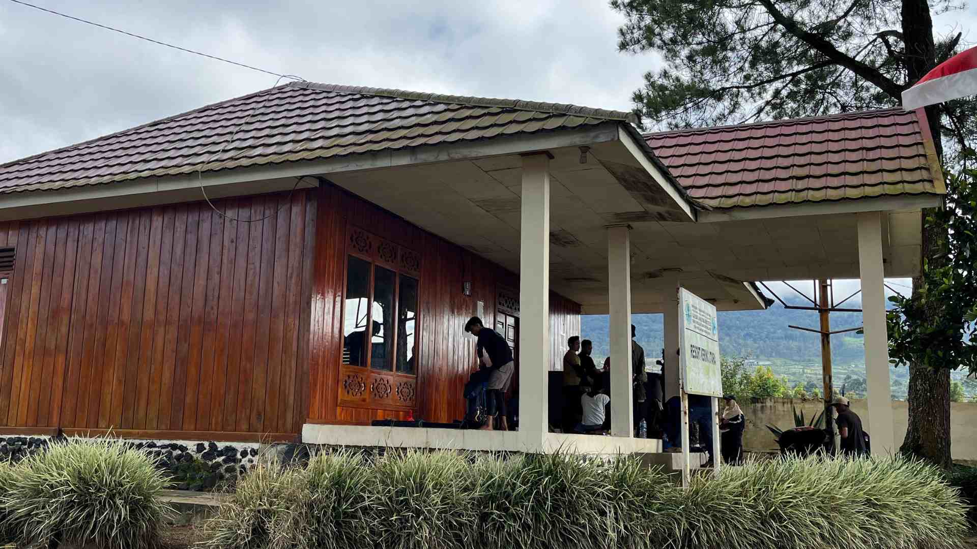 The entrance station of Mount Kerinci. You can buy your ticket from here.
