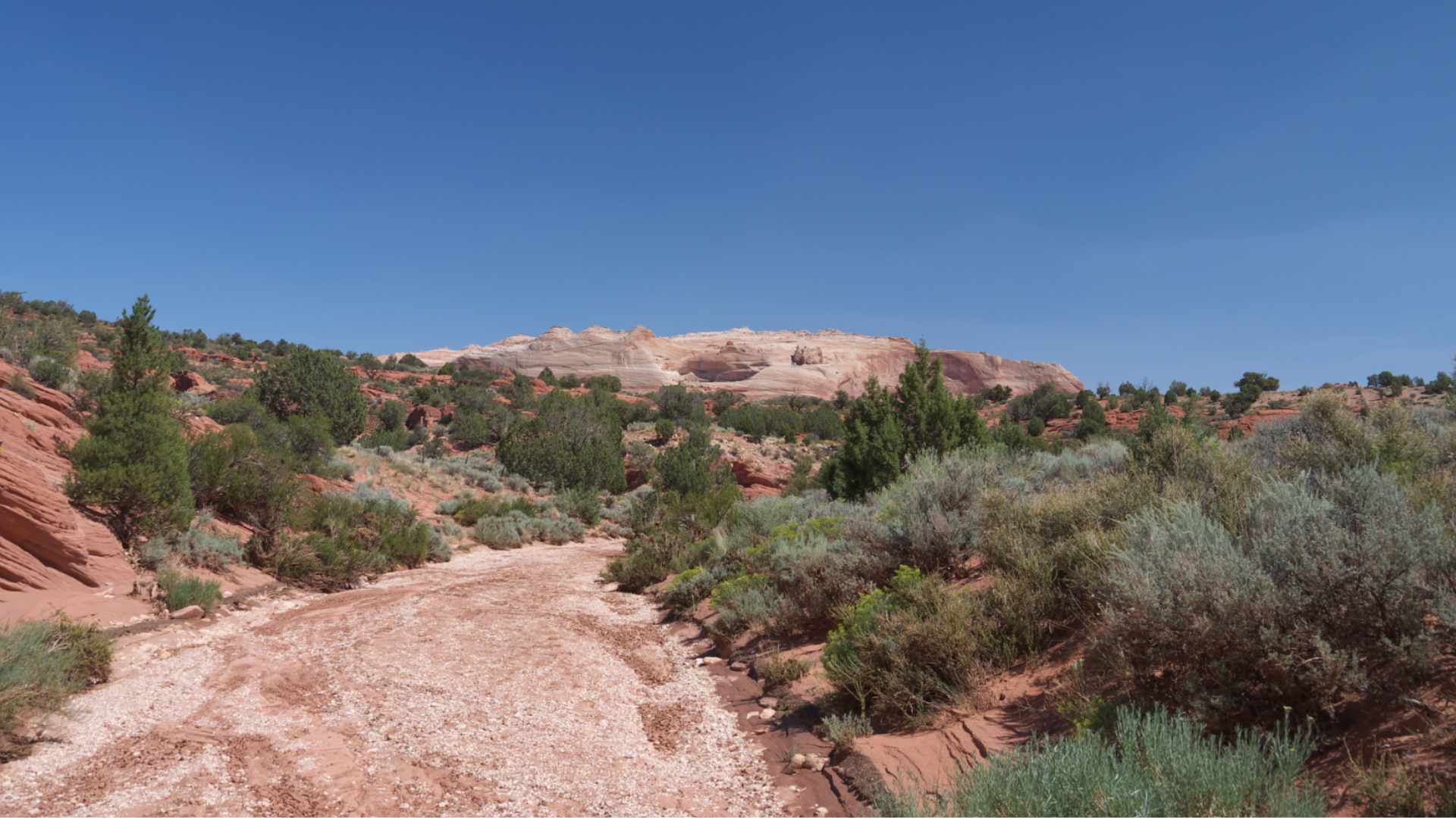 On the trail approaching the Buckskin Gulch