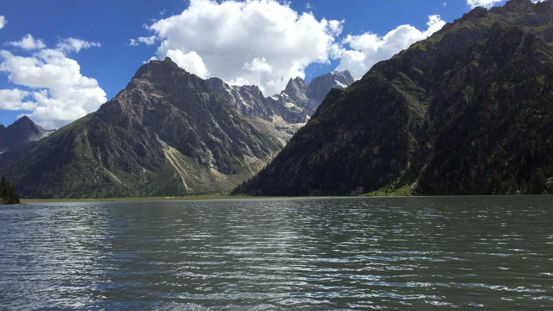 Yilhun Lha Tso lake, and Chola mountain