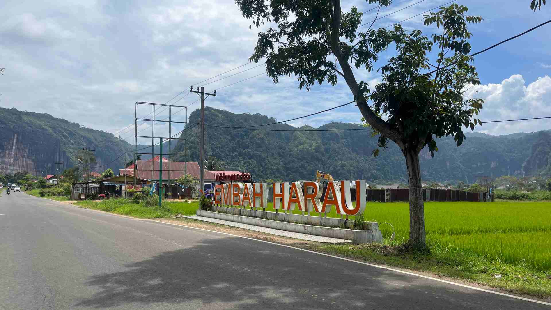 Approaching Harau Valley