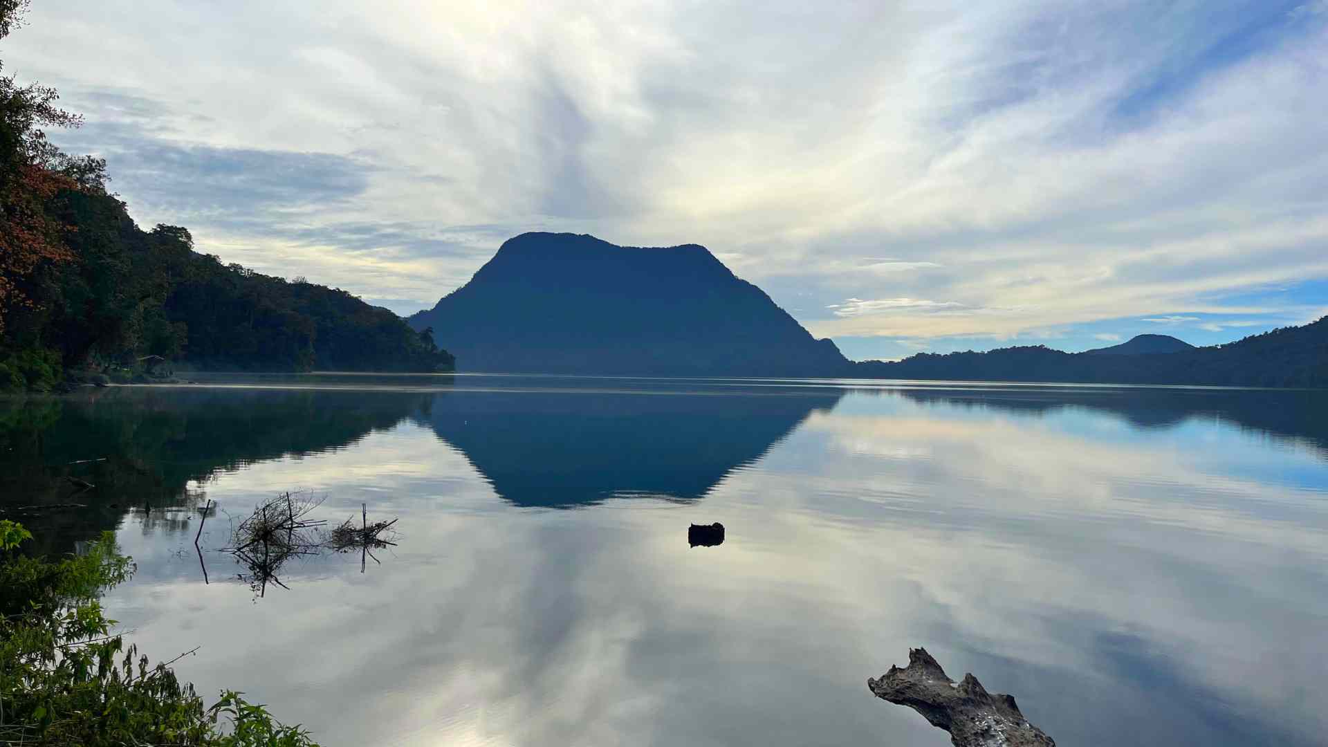 Mount Gunung Jujuhan's reflections in the morning