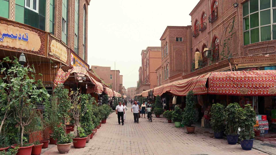 Xinjiang travel- on the streets of Kashgar Old City