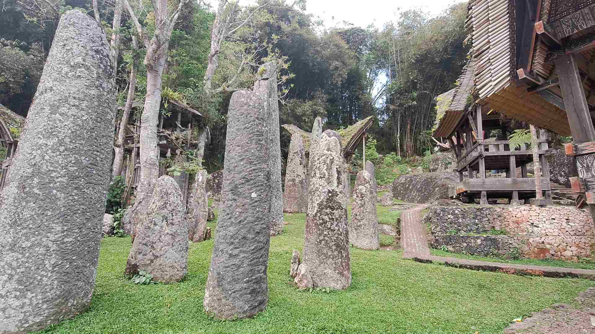 Megaliths in Bori Kalimbuang