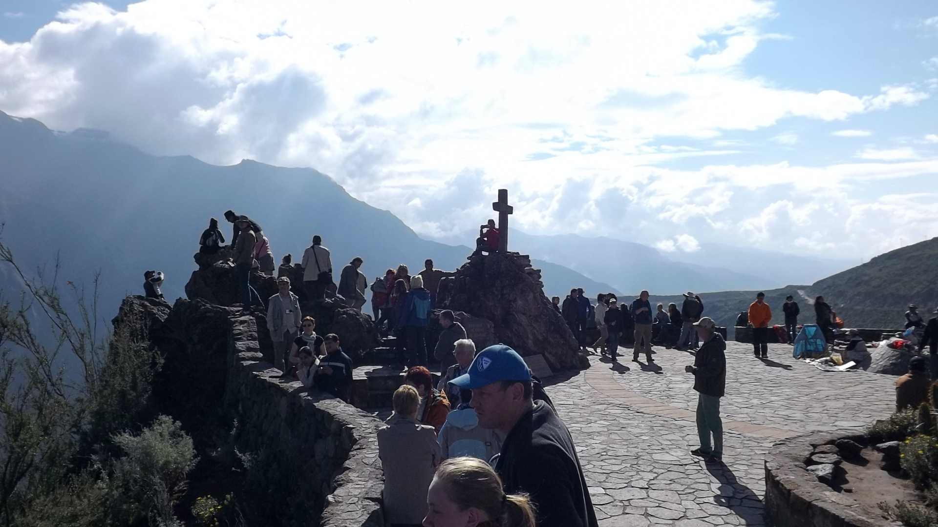 Tourists in Colca Canyon