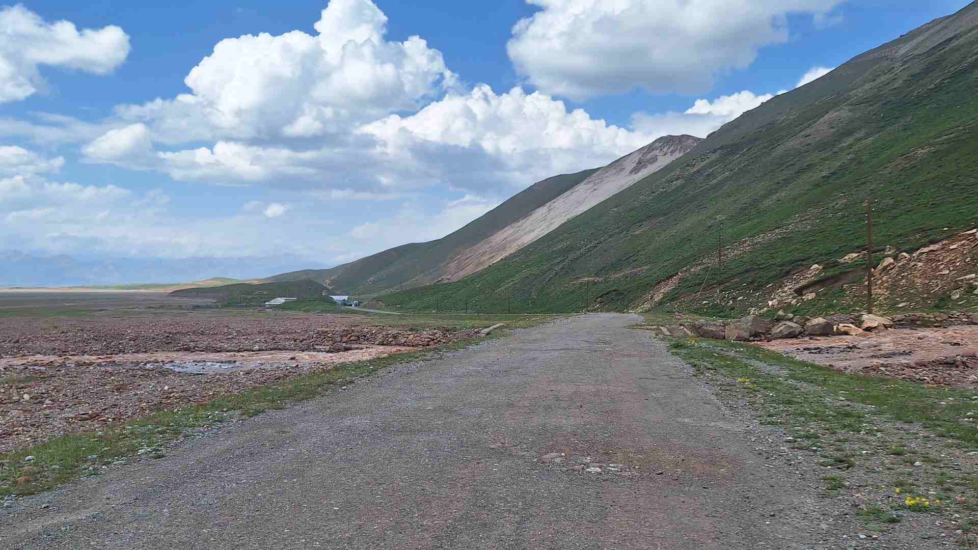 Approaching the Kyrgyzstan border checkpoint