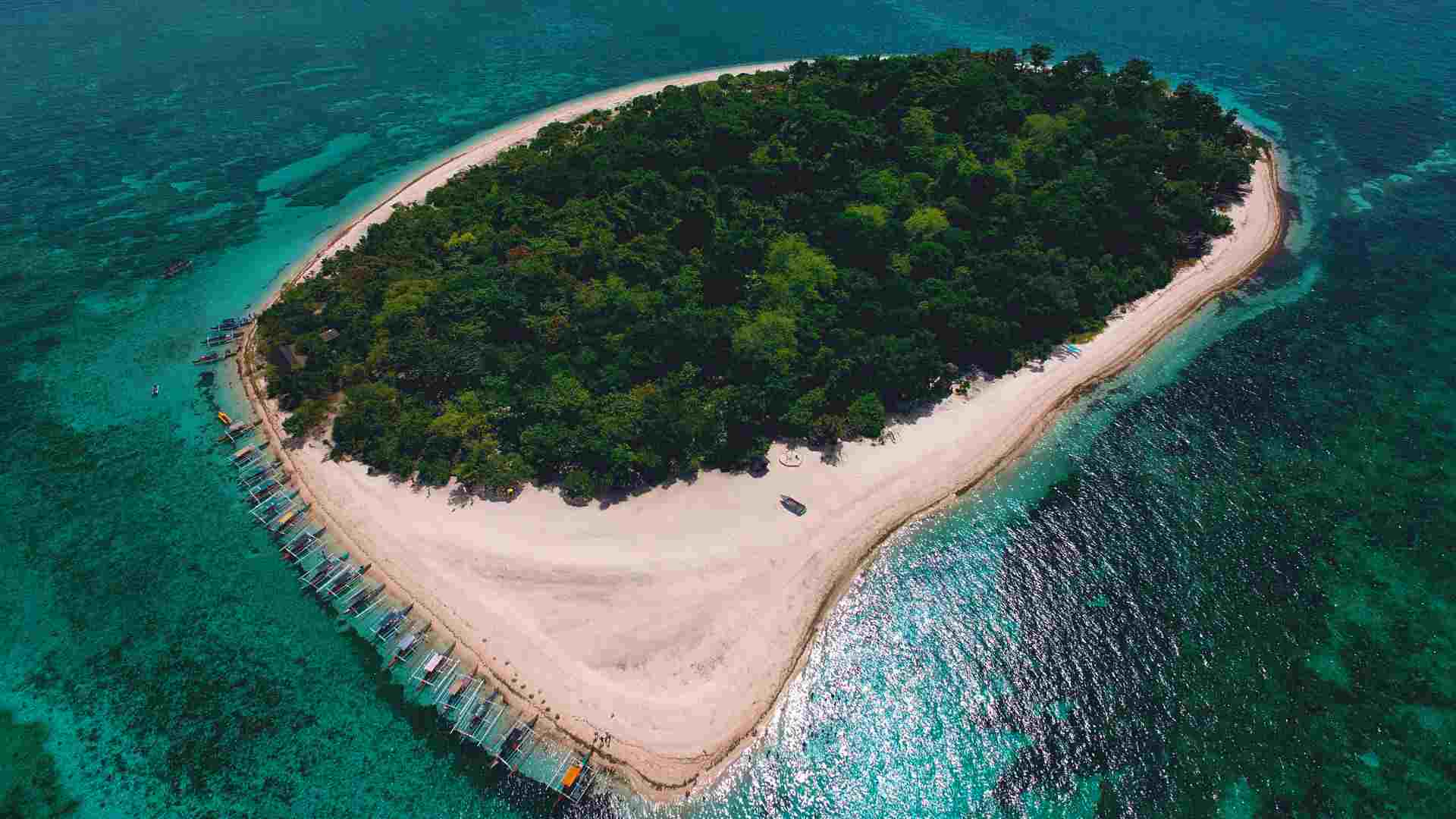 Uninhabited island in the Spermonde Archipelago