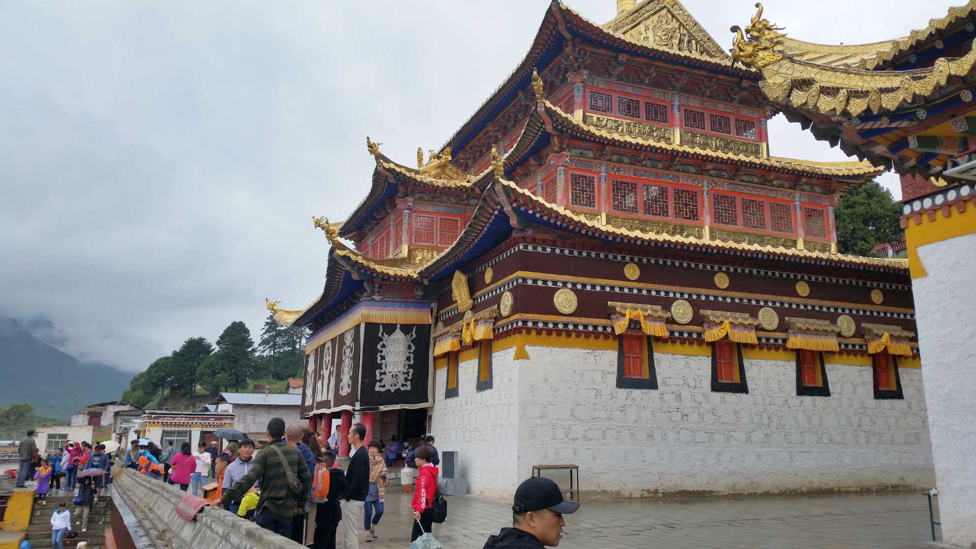 Taktsang Lhamo, Sertri monastery in Gansu
