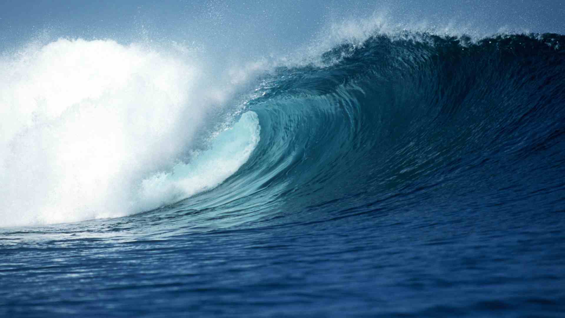 Perfect tubular waves