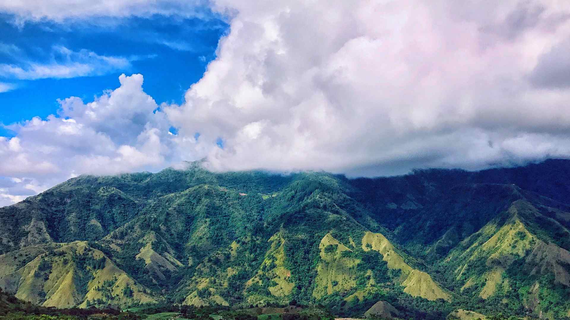 The mountains in Tana Toraja