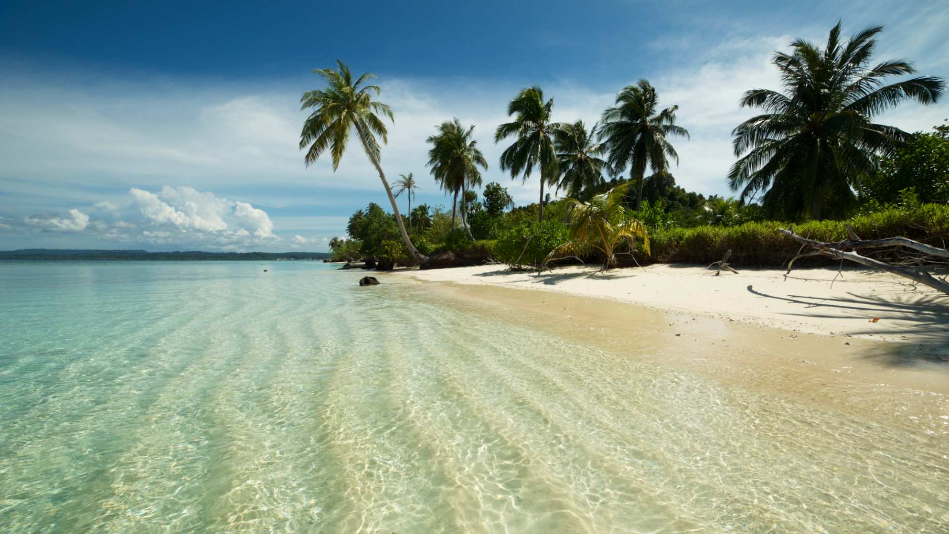 Tropical paradise on Sipura Island