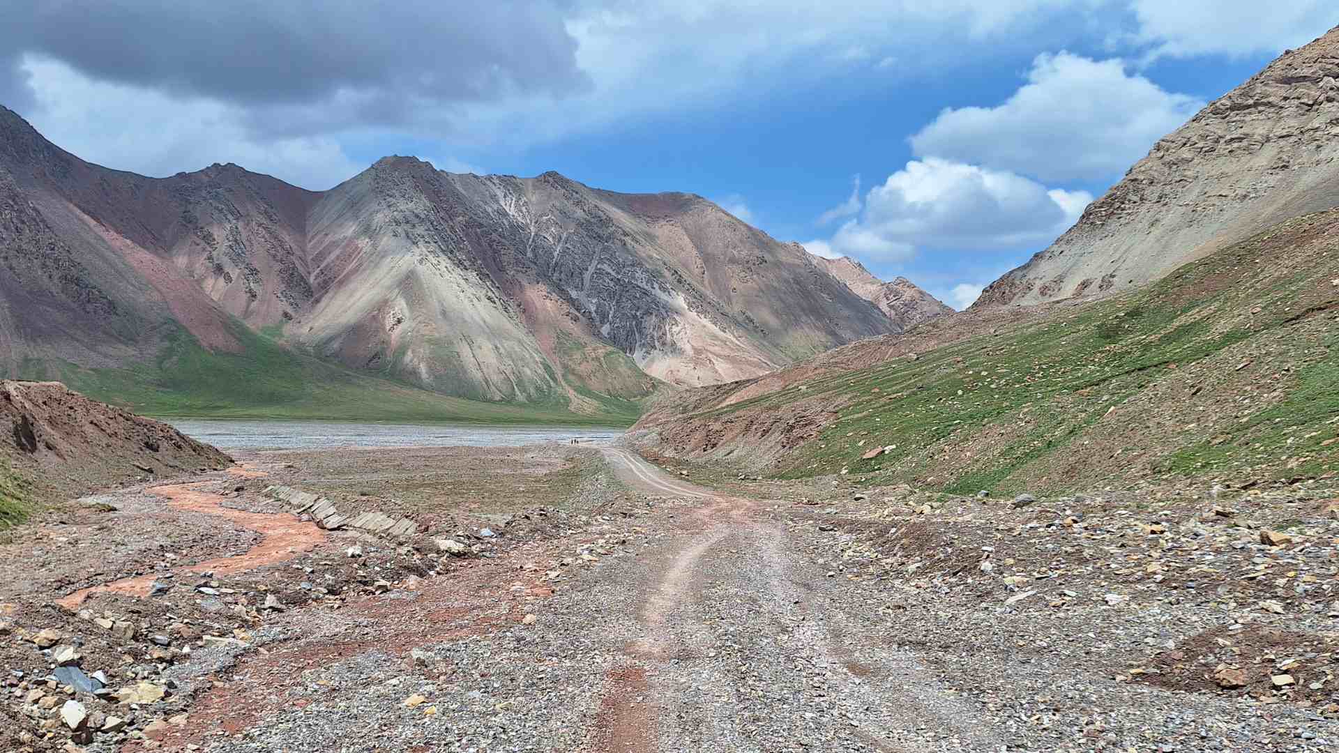 Approaching the Kyrgyz checkpoint at Bordobo on the Pamir Highway
